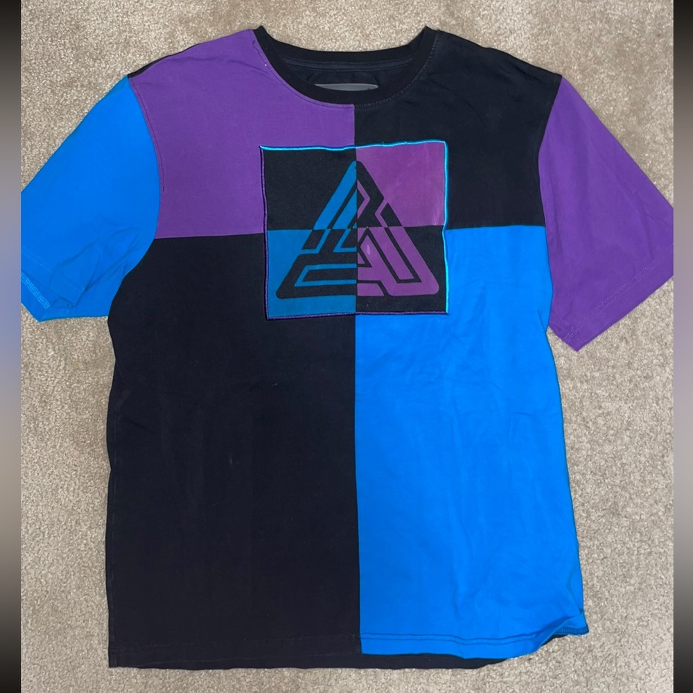 RARE Men’s Black Pyramid Graphic shirt size XL